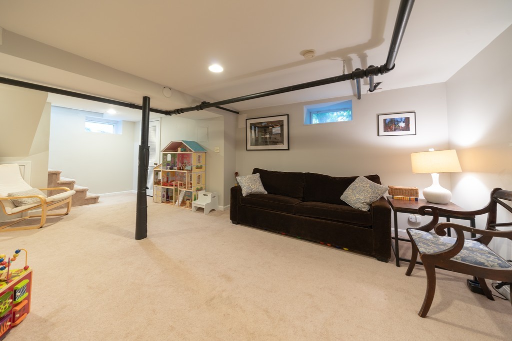 159 Warwick Road Melrose, MA 02176 - Photo 25 of 30 Gallery Image 25