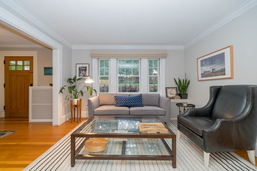 159 Warwick Road Melrose, MA 02176 - Photo 3 of 30 Gallery Image 3