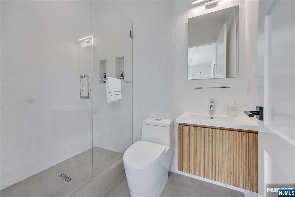 191 Nimitz Road Paramus, NJ 07652 - Photo 39 of 49