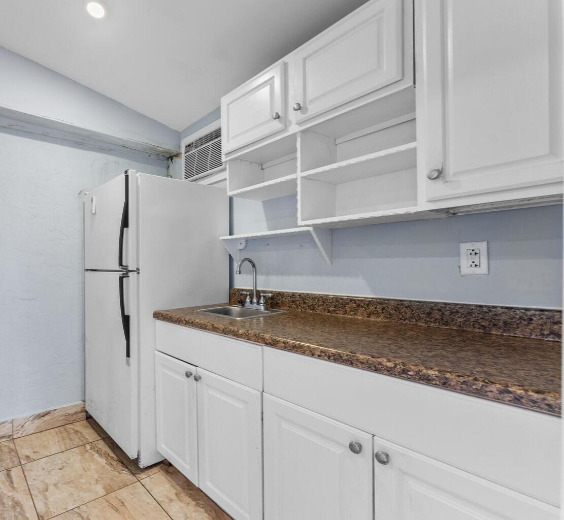 336 Ponte Vedra Road Palm Springs, FL 33461 - Photo 3 of 5 20250116143204100785000000-o