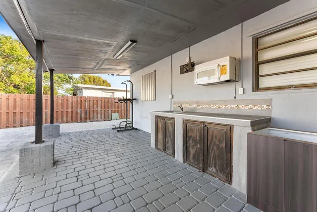 $1,500 | 336 Ponte Vedra Road, Palm Springs, FL 33461