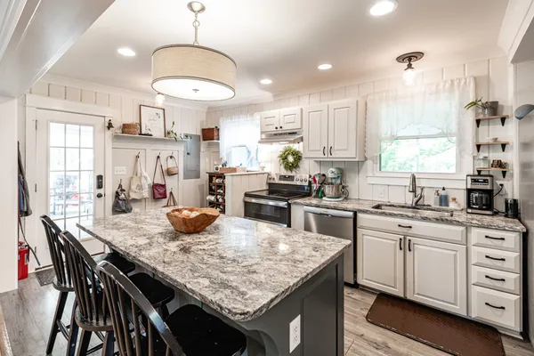 $855,000 | 249 Old Highway 31 West, Cottontown, TN 37048