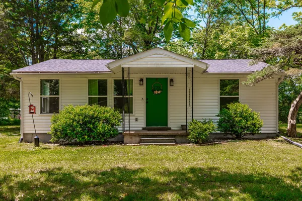 $855,000 | 249 Old Highway 31 West, Cottontown, TN 37048