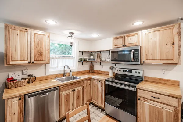 $855,000 | 249 Old Highway 31 West, Cottontown, TN 37048