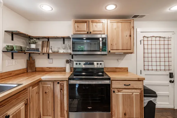 $855,000 | 249 Old Highway 31 West, Cottontown, TN 37048