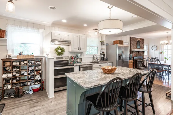 $855,000 | 249 Old Highway 31 West, Cottontown, TN 37048
