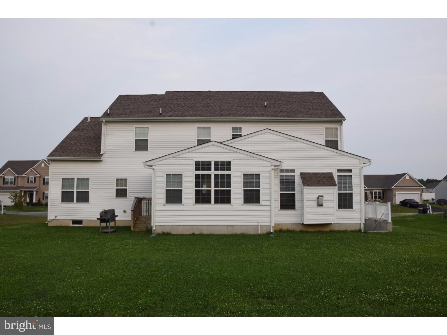 527 Red Maple Road Smyrna, DE 19977 - Photo 4 of 25 Gallery Image 4