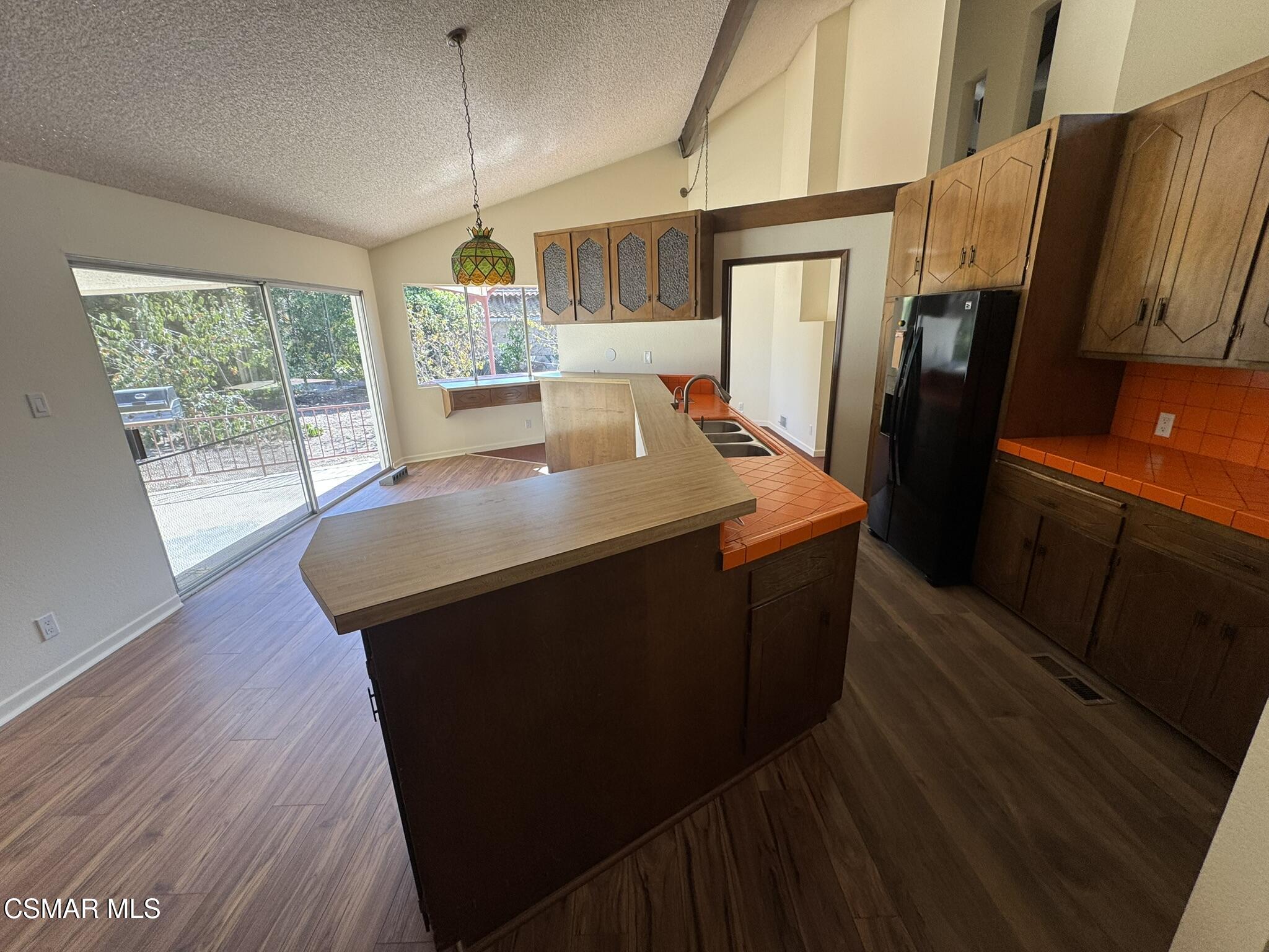 381 Laguna Terrace Simi Valley, CA 93065 - Photo 6 of 48 IMG_1746