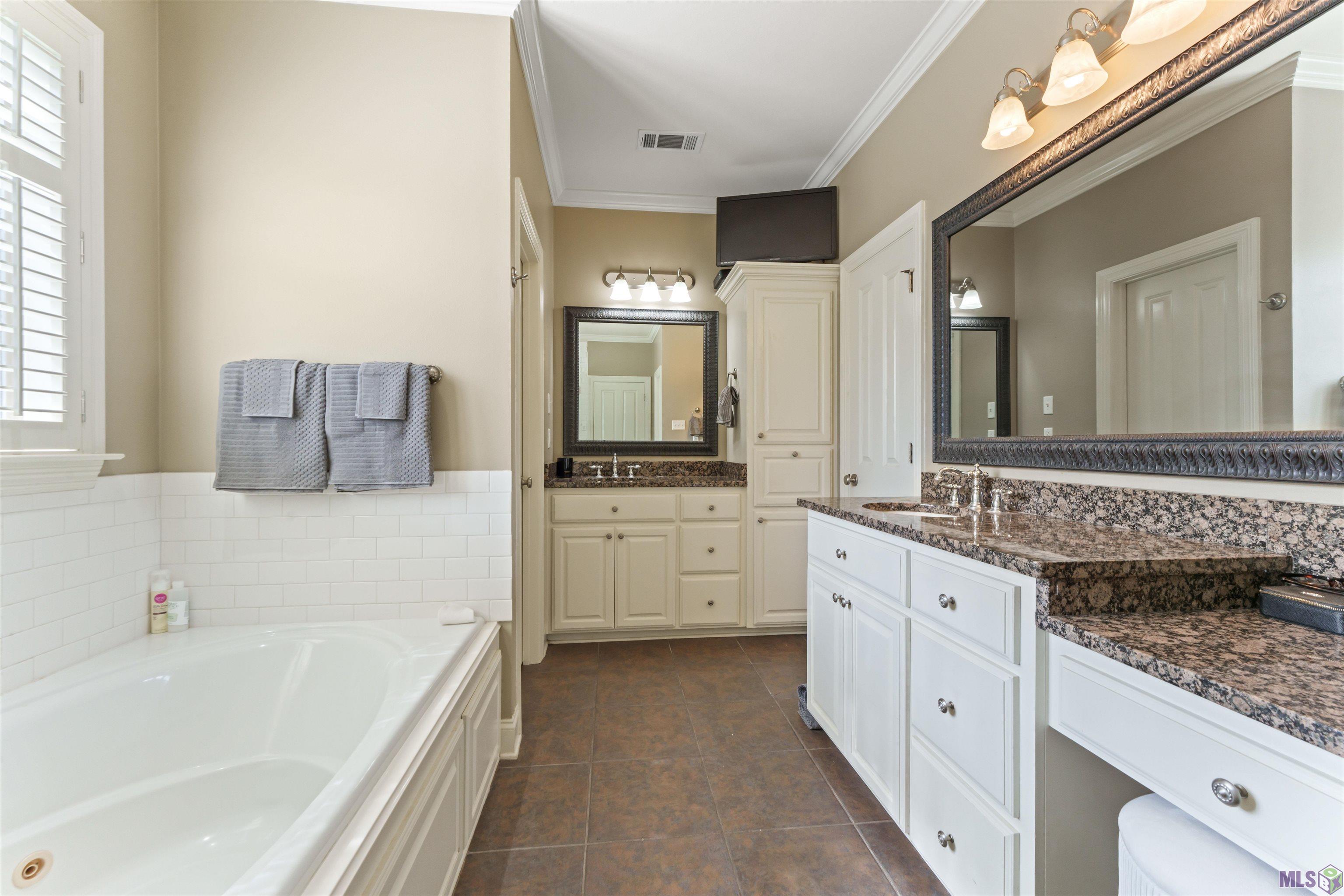 19212 Merlot Avenue St. George, LA 70817 - Photo 15 of 25 Primary Bathroom