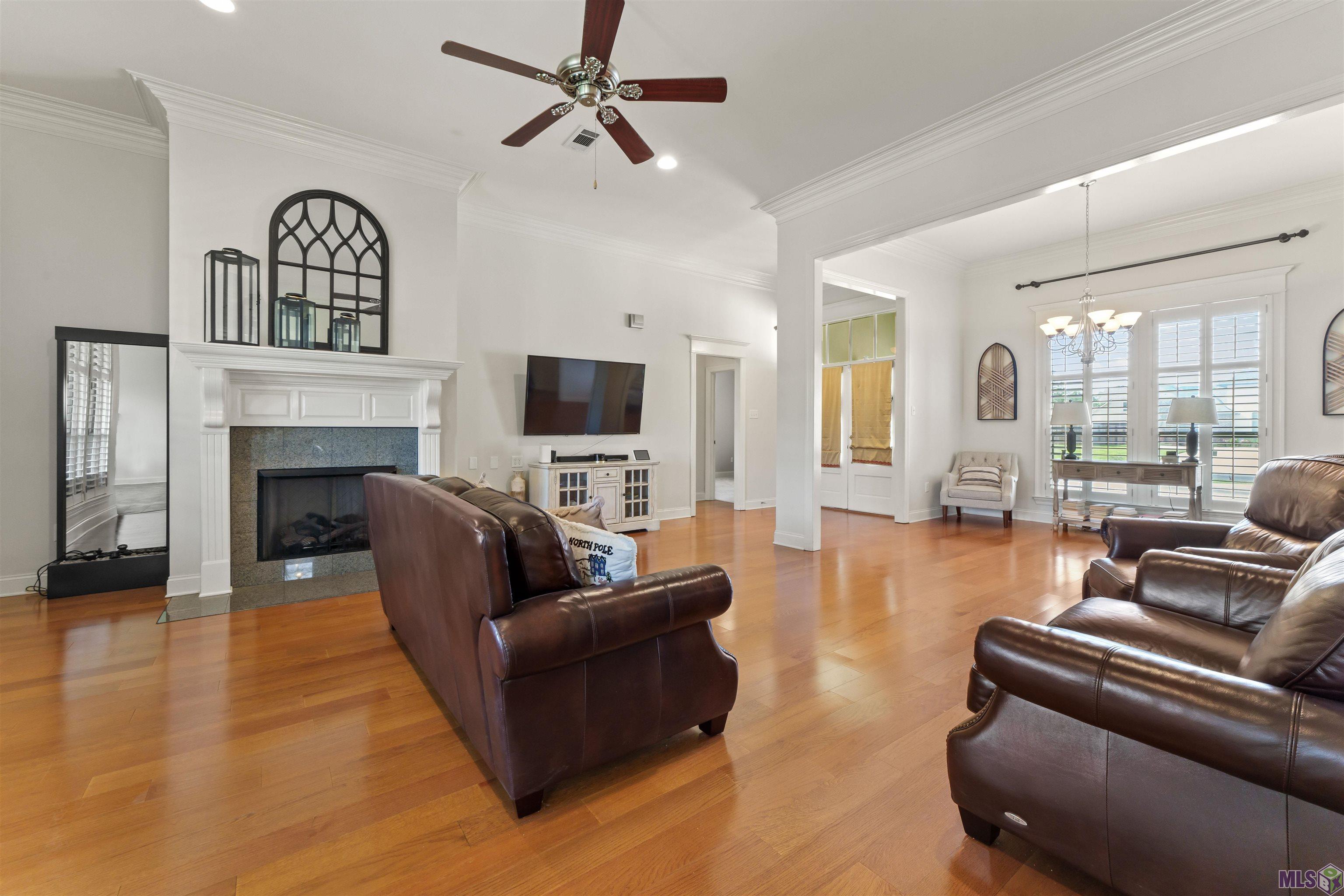 19212 Merlot Avenue St. George, LA 70817 - Photo 3 of 25 Livingroom