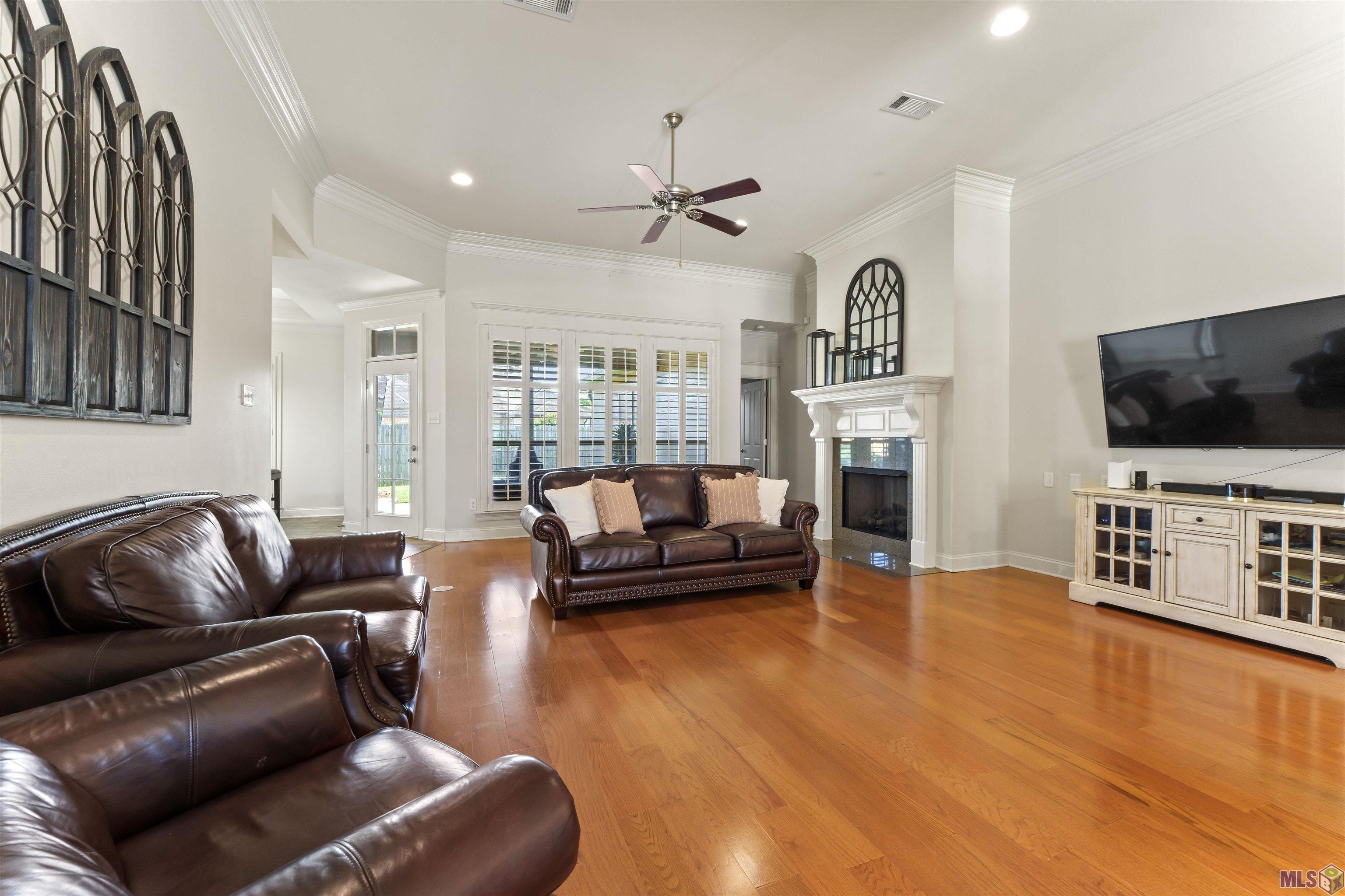 19212 Merlot Avenue St. George, LA 70817 - Photo 4 of 25 Livingroom and Formal Dining Area