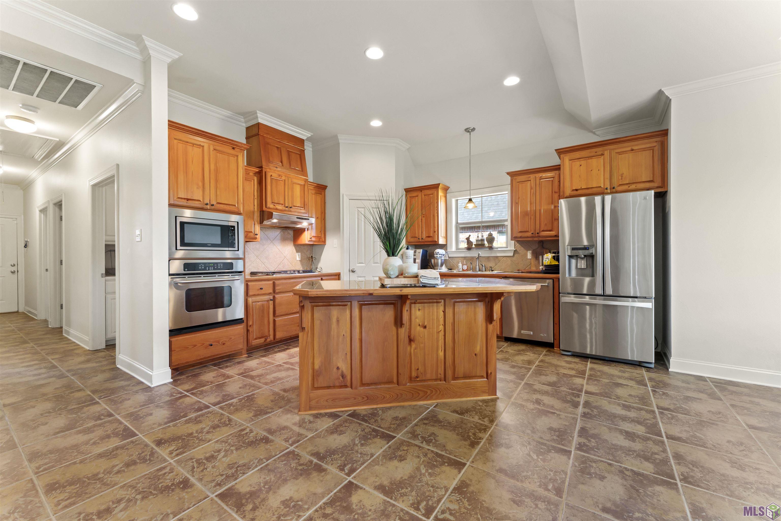 19212 Merlot Avenue St. George, LA 70817 - Photo 10 of 25 Kitchen