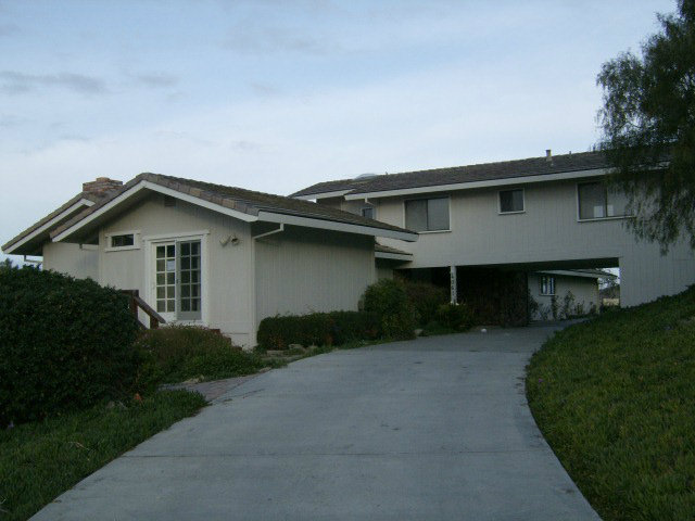 4061 Cienega Road Hollister, CA 95023 - Photo 2 of 25 a front view of a house with garden