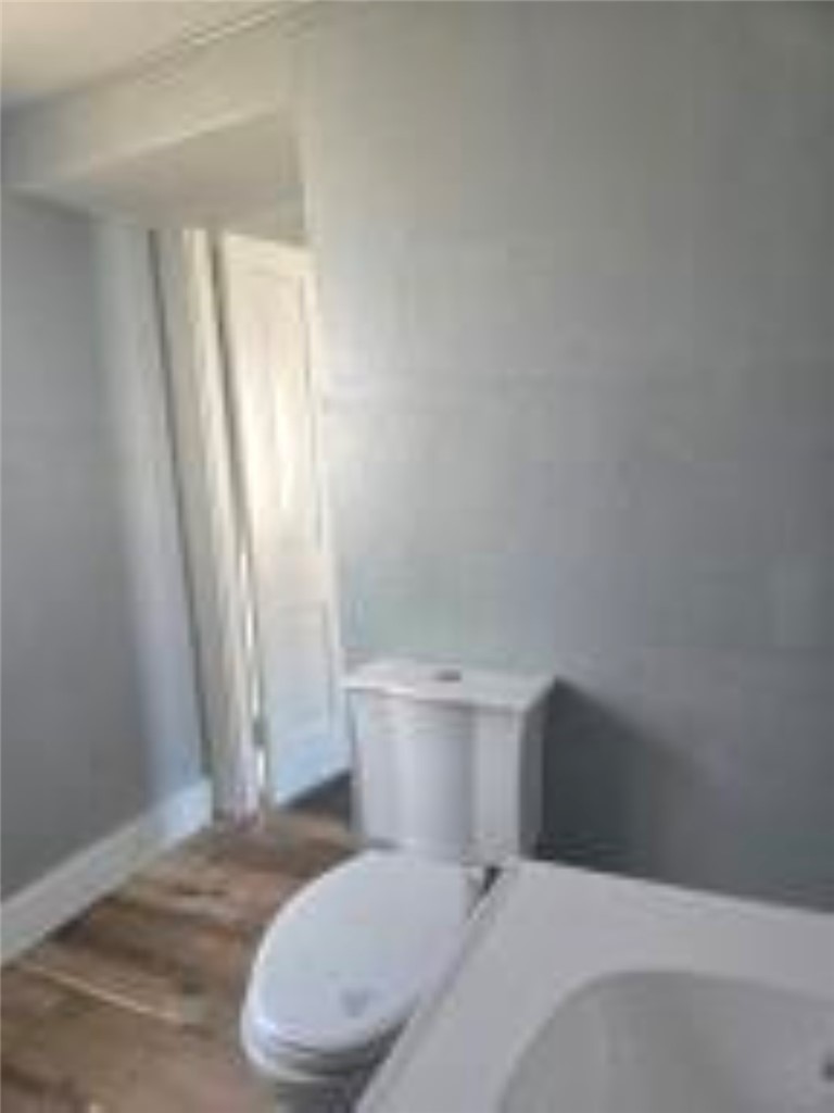 820 West North Street Springfield, OH 45504 - Photo 13 of 20 This clean bathroom features a classic toilet and bathtub, with durable flooring.