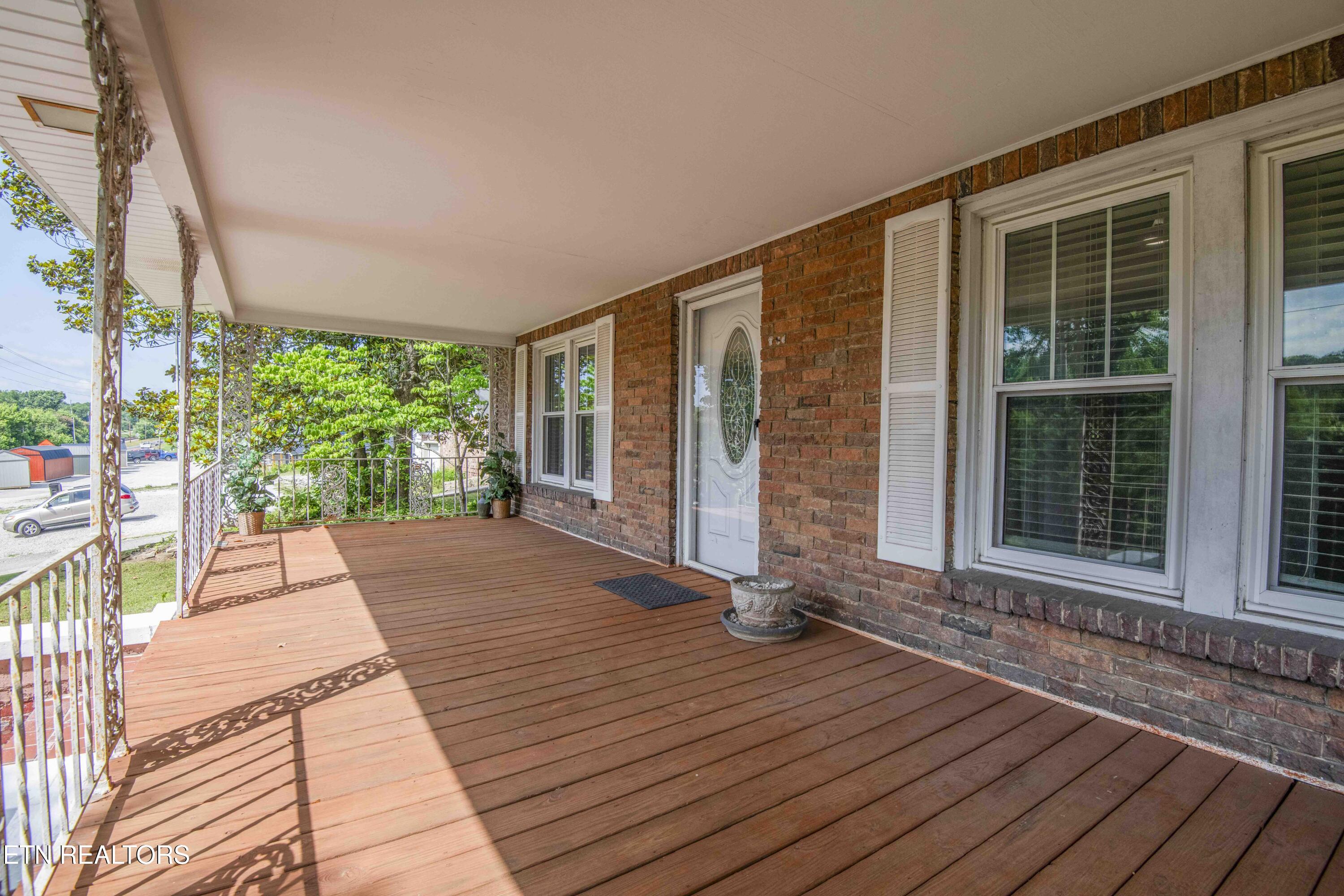 17761 Alberta Street Oneida, TN 37841 - Photo 8 of 56 front porch_1