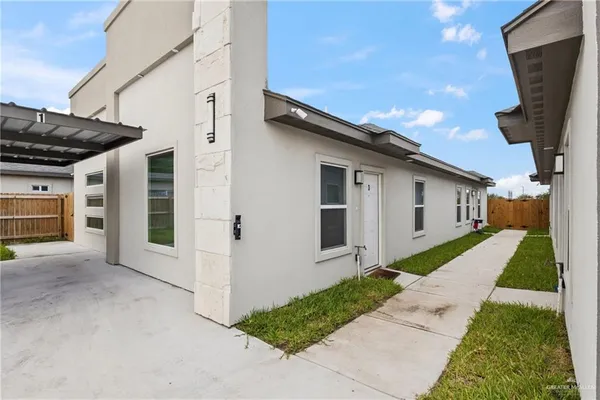 $1,400 | 1802 West Violet Drive, Unit 2, Pharr, TX 78577