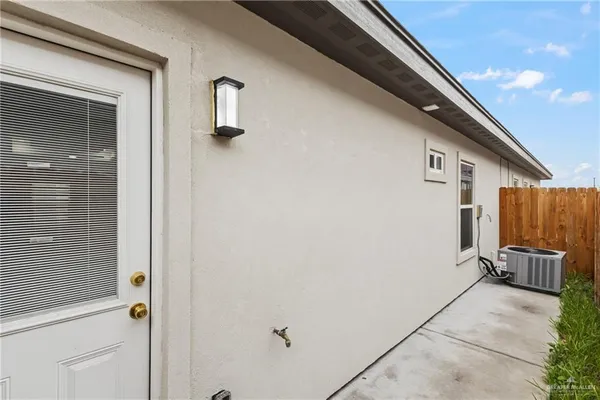 $1,400 | 1802 West Violet Drive, Unit 2, Pharr, TX 78577