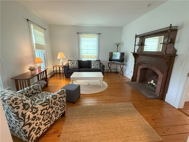 $2,700 | 9 Union Street, Unit 1, Jamestown, RI 02835