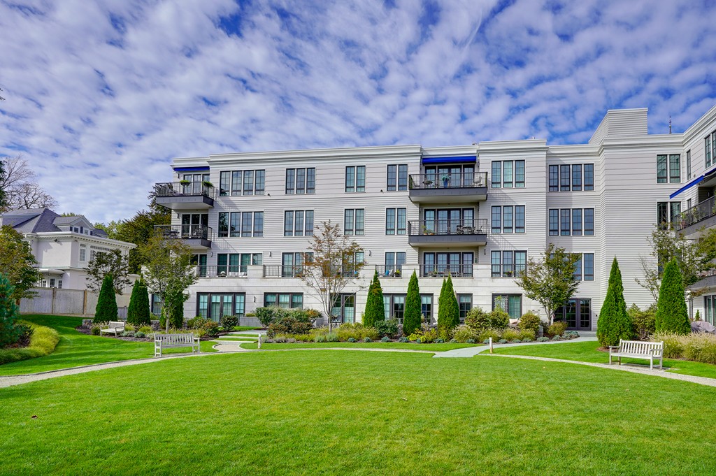 580 Washington Street, Unit 301 Wellesley, MA 02482 - Photo 16 of 17