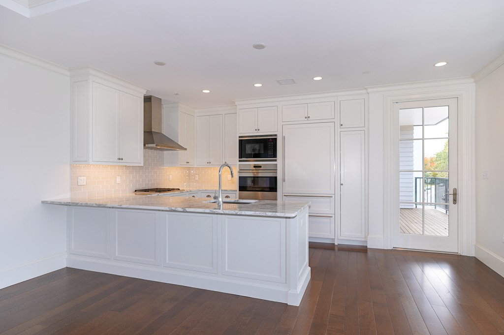 580 Washington Street, Unit 301 Wellesley, MA 02482 - Photo 8 of 17