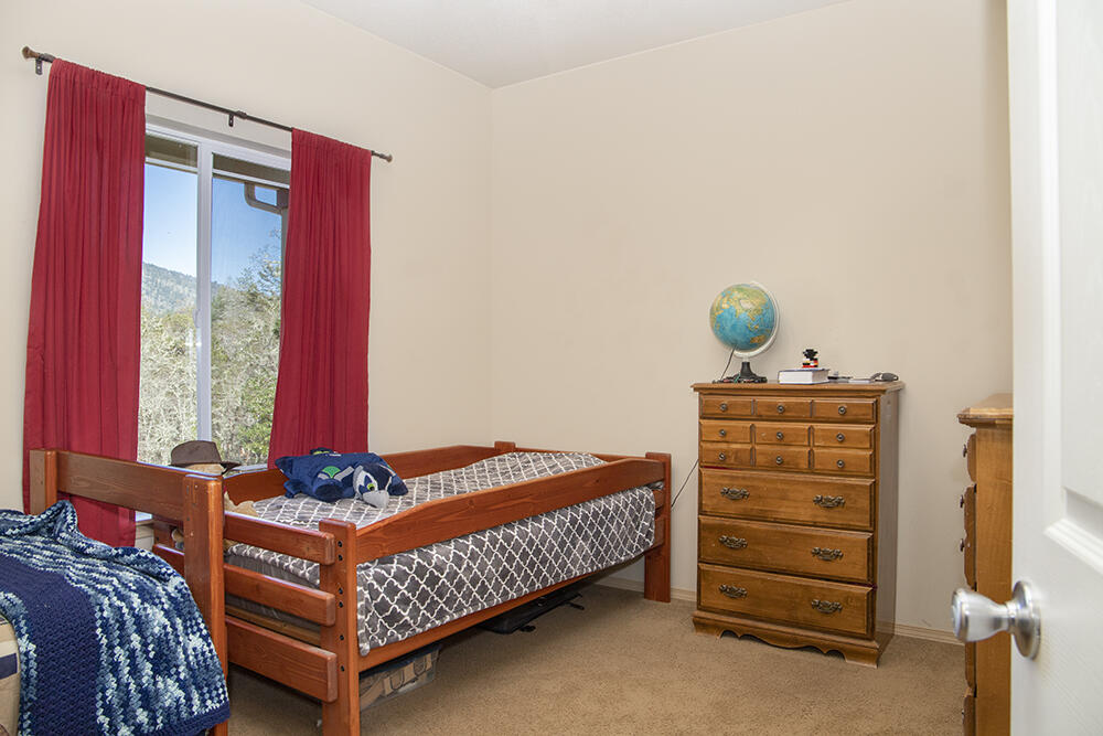 5535 Tunnel Loop Road Grants Pass, OR 97526 - Photo 17 of 29 17
