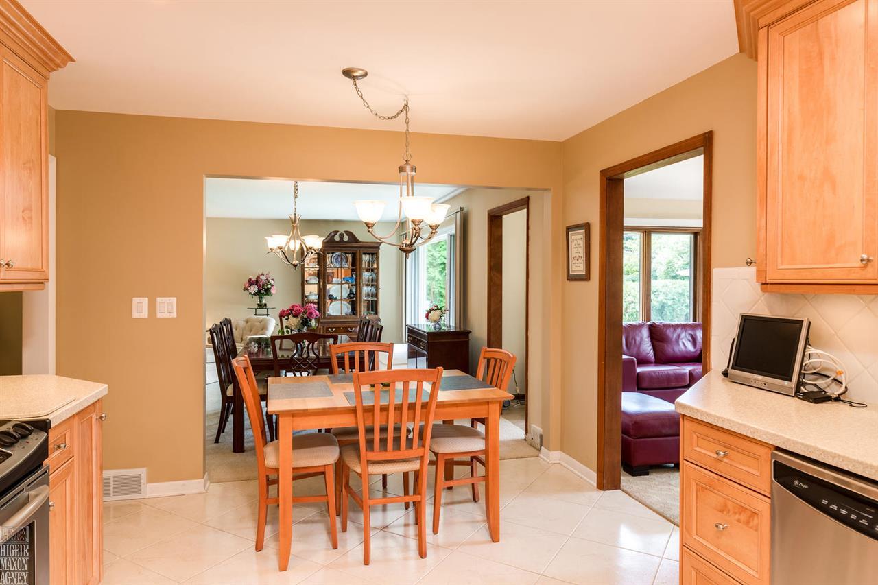 641 Roslyn Road Grosse Pointe Woods, MI 48236 - Photo 9 of 27