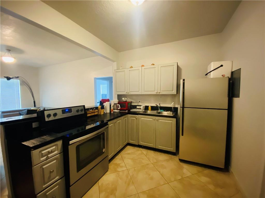 2000 Monroe Street, Unit 11 Hollywood, FL 33020 - Photo 3 of 8 Photo 3