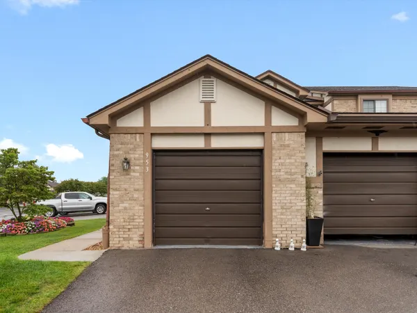 $185,000 | 953 Country Club Drive, St. Clair Shores, MI 48082