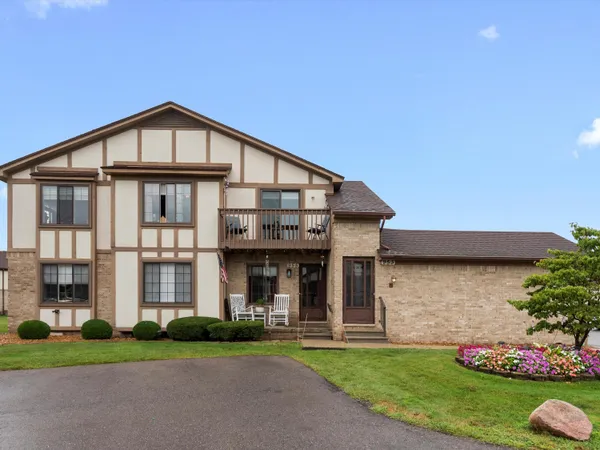 $185,000 | 953 Country Club Drive, St. Clair Shores, MI 48082