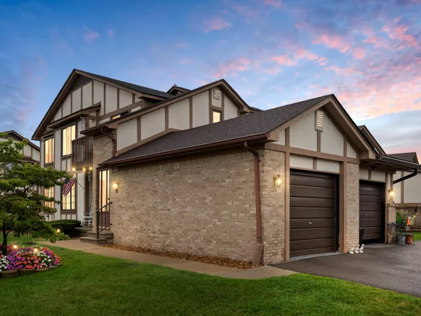 $185,000 | 953 Country Club Drive, St. Clair Shores, MI 48082