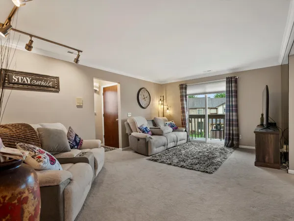 $185,000 | 953 Country Club Drive, St. Clair Shores, MI 48082