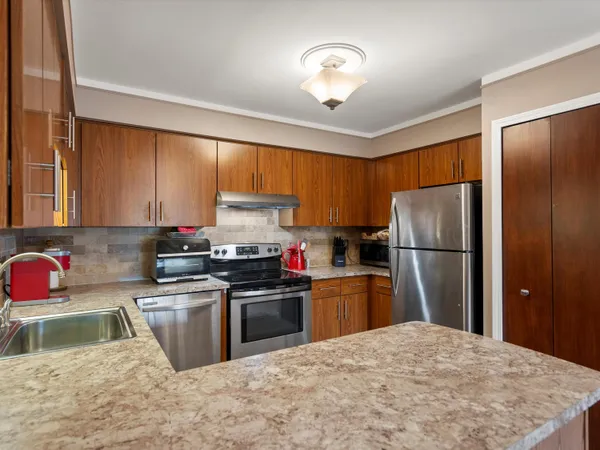 $185,000 | 953 Country Club Drive, St. Clair Shores, MI 48082