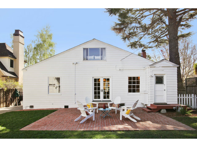 1132 Cambridge Road Burlingame, CA 94010 - Photo 20 of 25 a backyard of a house with table and chairs