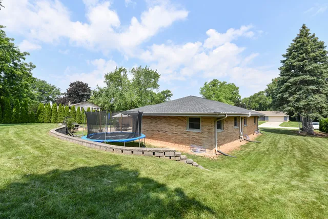 $589,900 | 17615 Continental Drive, Brookfield, WI 53045