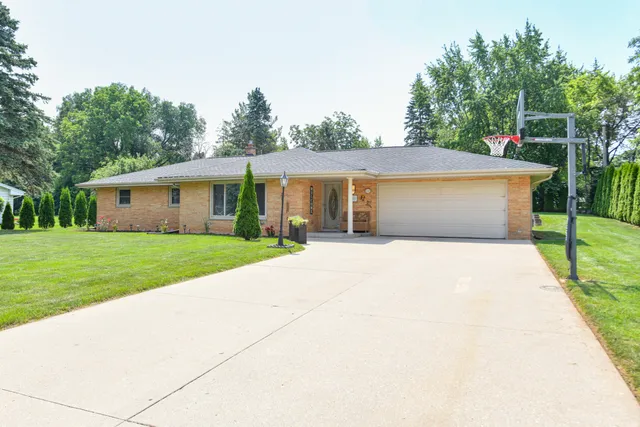 $589,900 | 17615 Continental Drive, Brookfield, WI 53045