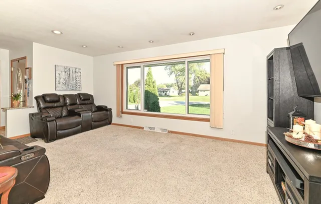 $589,900 | 17615 Continental Drive, Brookfield, WI 53045