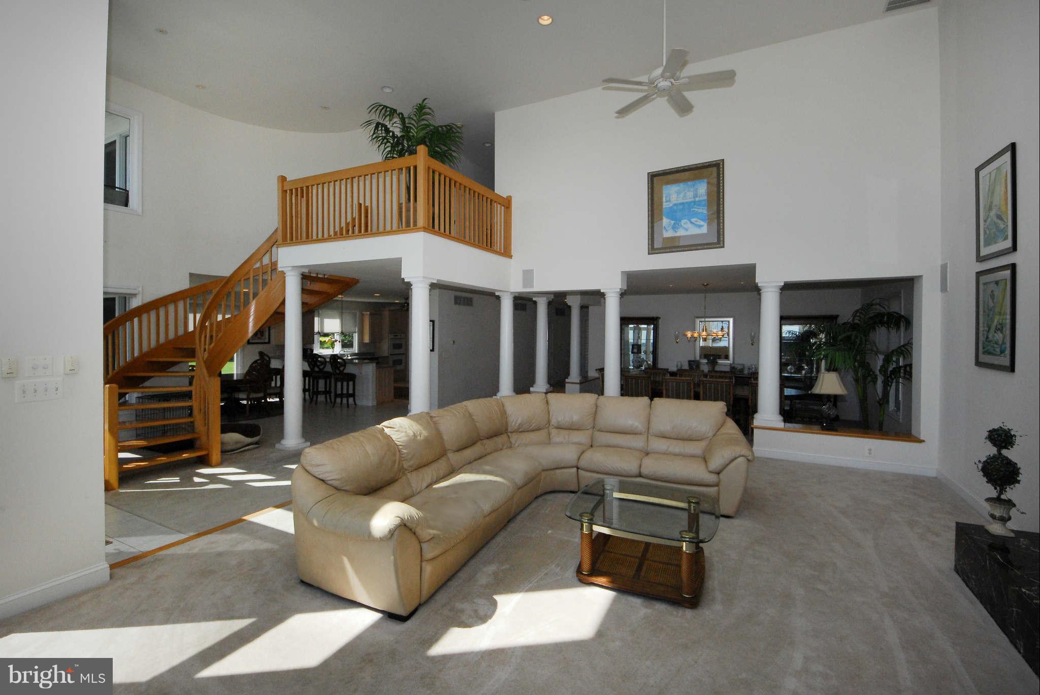 464 Cedar Haven Road Arnold, MD 21012 - Photo 6 of 28 Great room has free-standing curved staircase