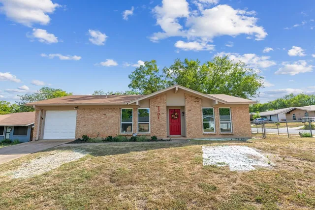 $1,900 | 1301 Barrington Drive, Austin, TX 78753