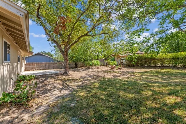 $1,900 | 1301 Barrington Drive, Austin, TX 78753