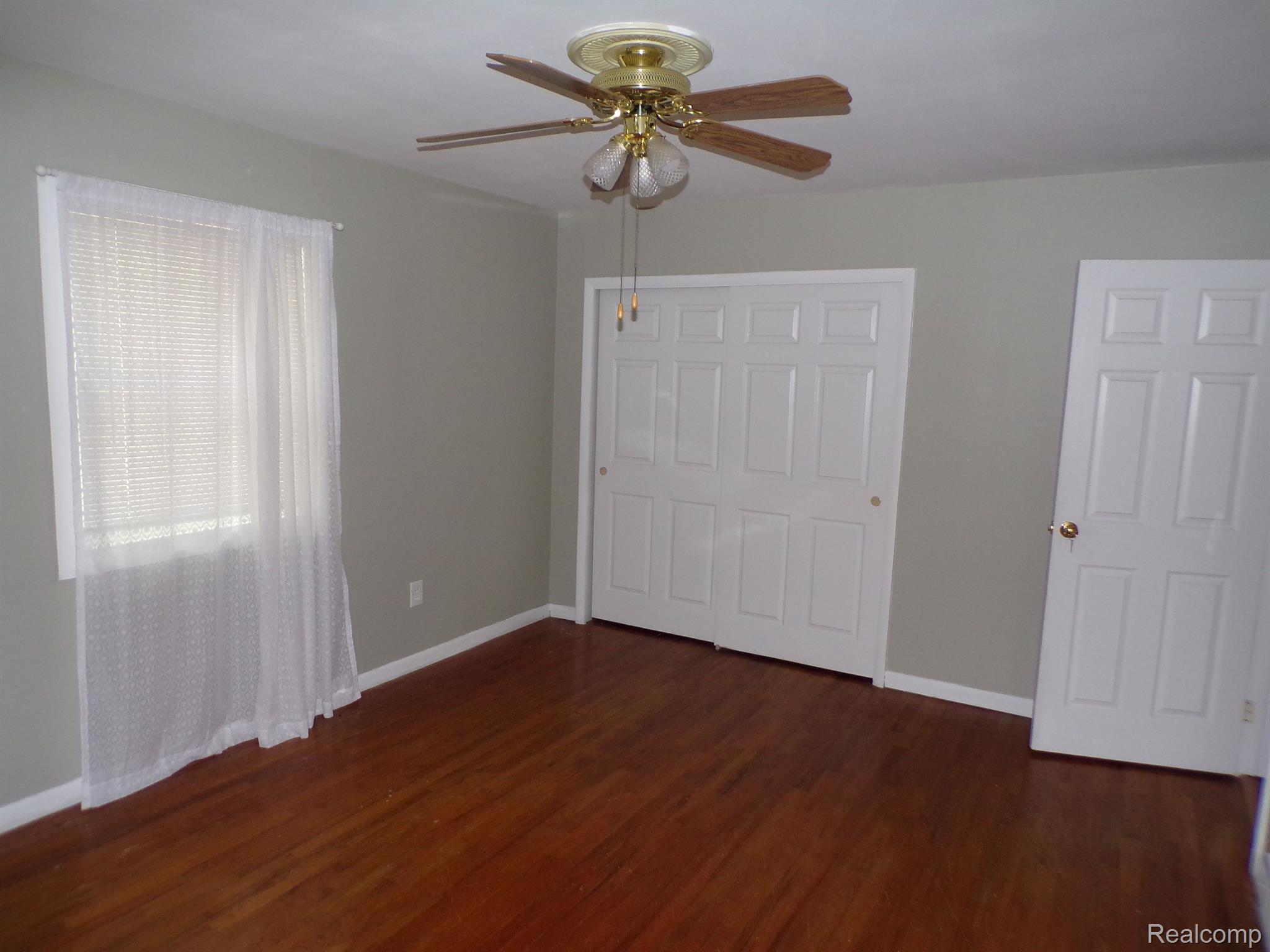 40543 Alden Road Belleville, MI 48111 - Photo 16 of 25 master bed