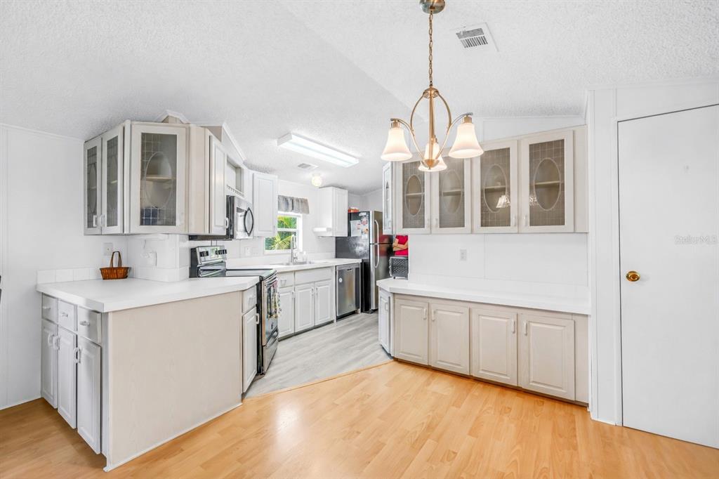 7225 Mt Fairfield Road Northeast, Unit 541 St. Petersburg, FL 33702 - Photo 2 of 44