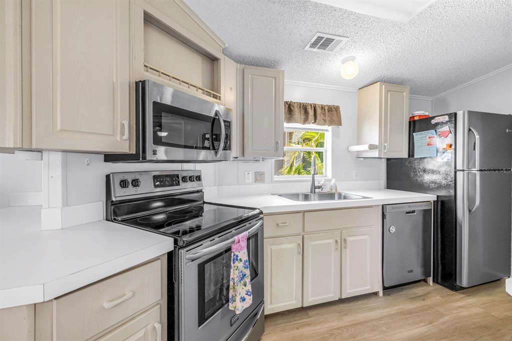 7225 Mt Fairfield Road Northeast, Unit 541 St. Petersburg, FL 33702 - Photo 3 of 44