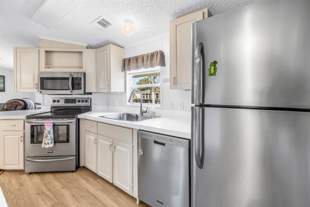 7225 Mt Fairfield Road Northeast, Unit 541 St. Petersburg, FL 33702 - Photo 5 of 44