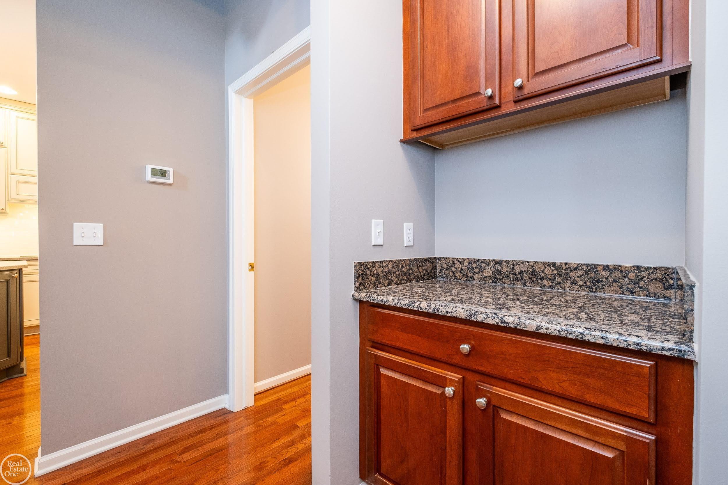 3597 Winding Brk Circle Rochester, MI 48309 - Photo 17 of 63 Butlers Pantry