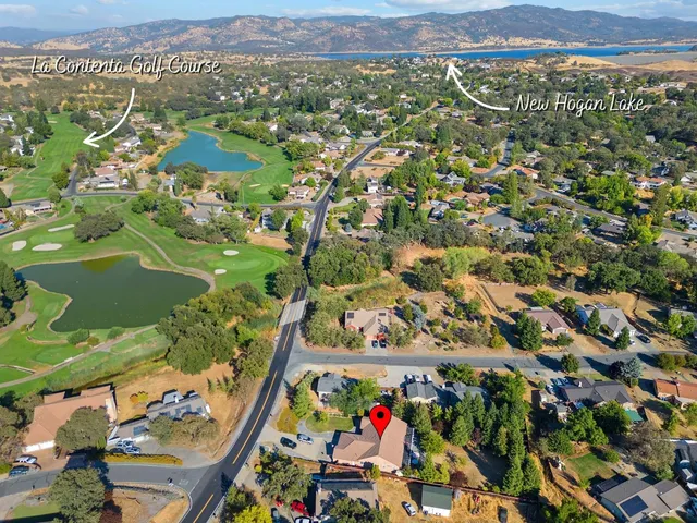 a picture of a bathroom
