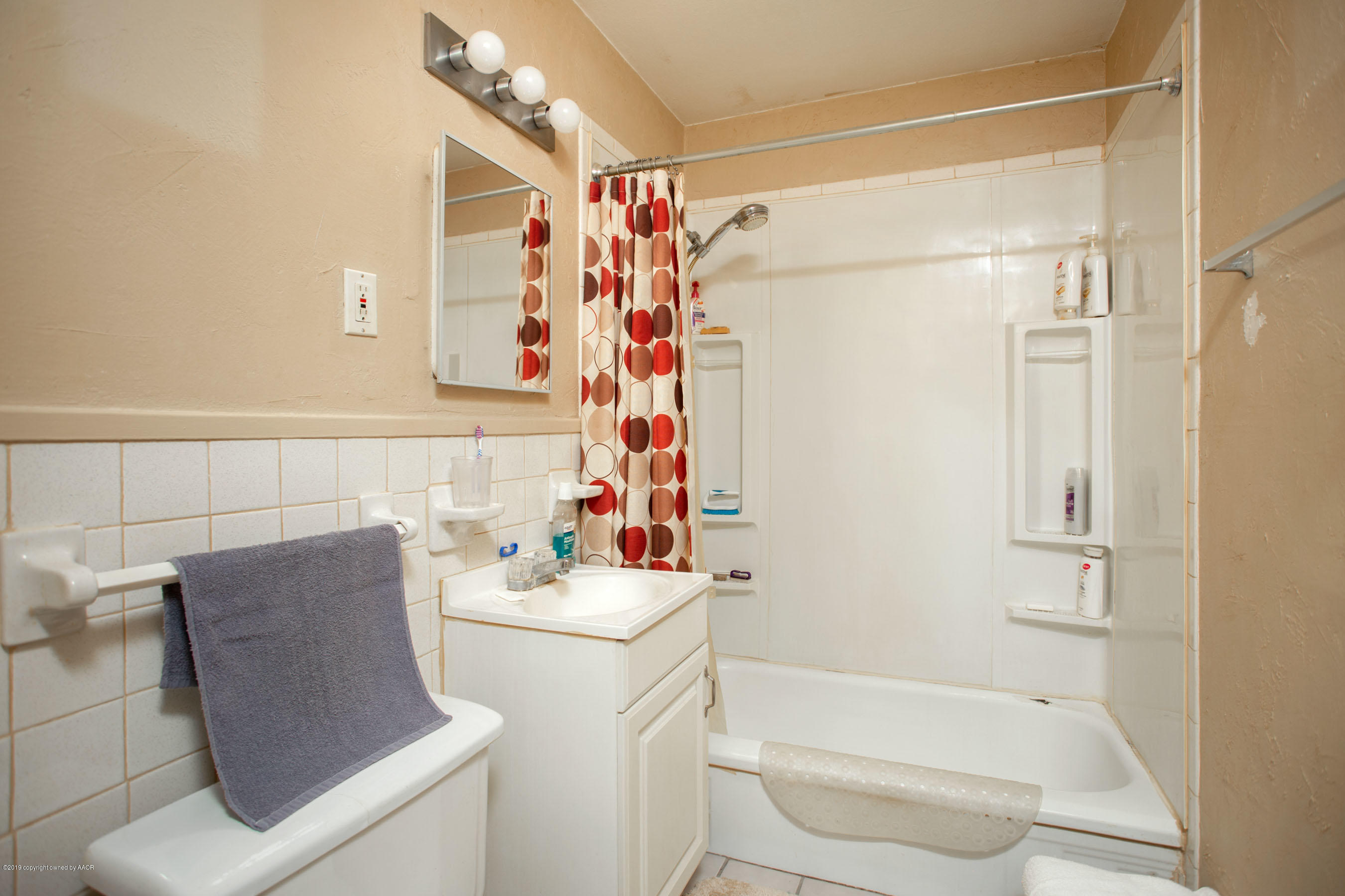 4210 South Hughes Street Amarillo, TX 79110 - Photo 12 of 18 Bathroom