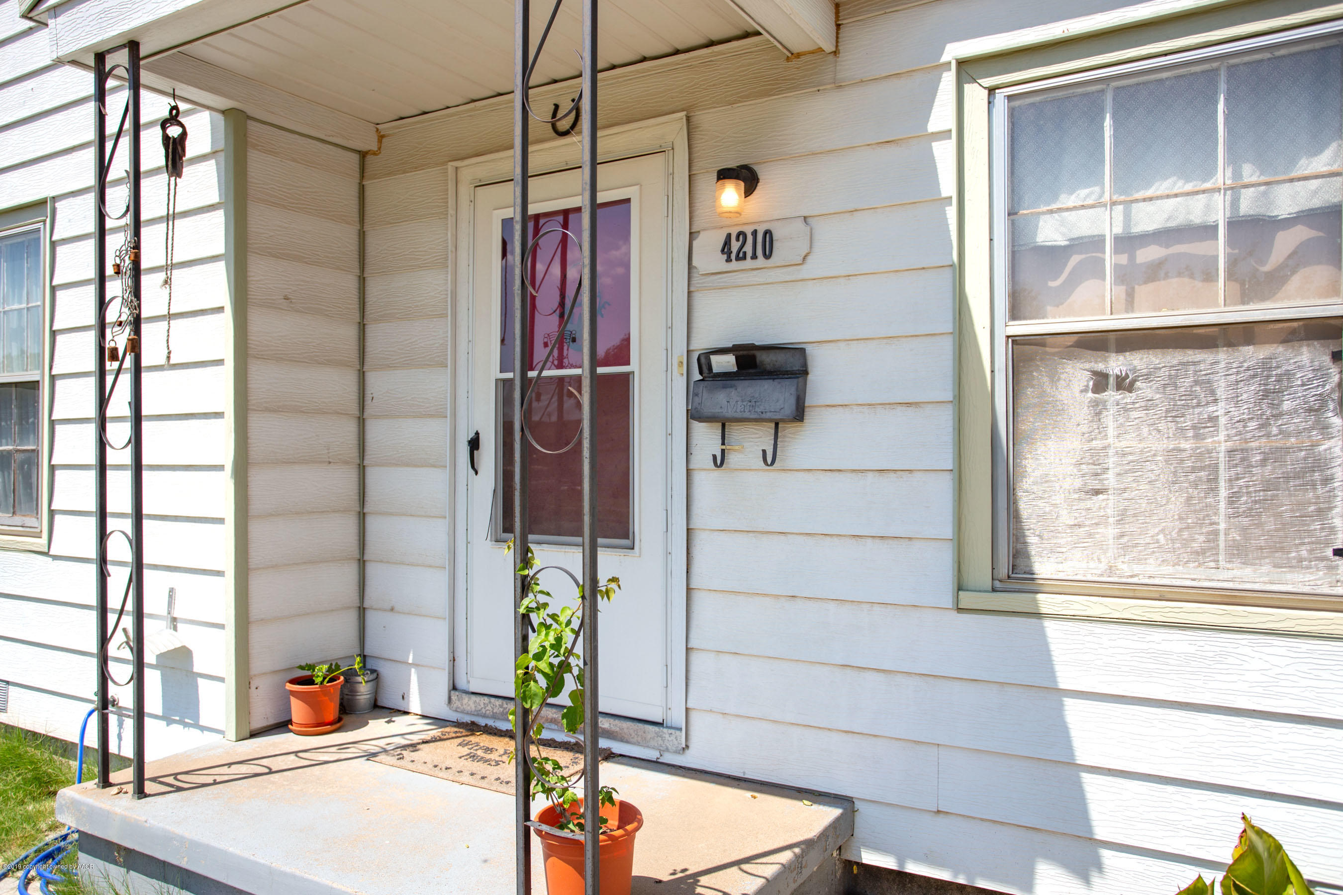 4210 South Hughes Street Amarillo, TX 79110 - Photo 3 of 18 Front porch