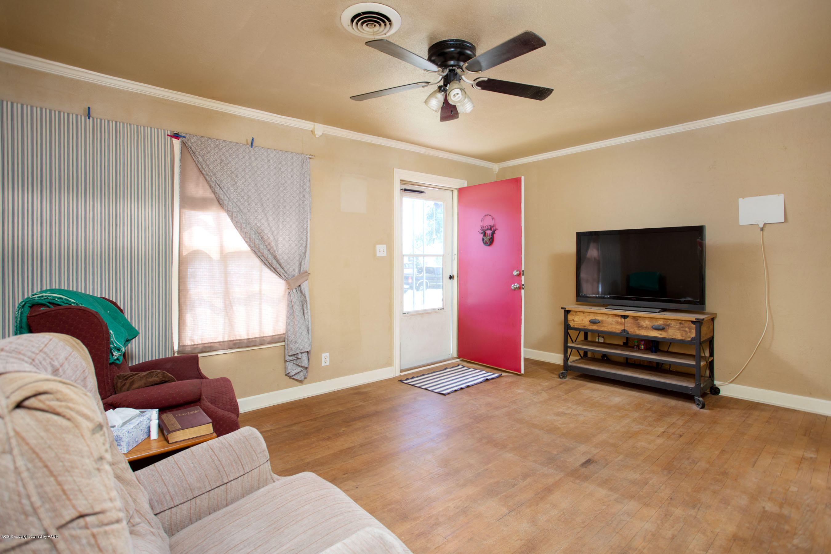 4210 South Hughes Street Amarillo, TX 79110 - Photo 7 of 18 Living area view1