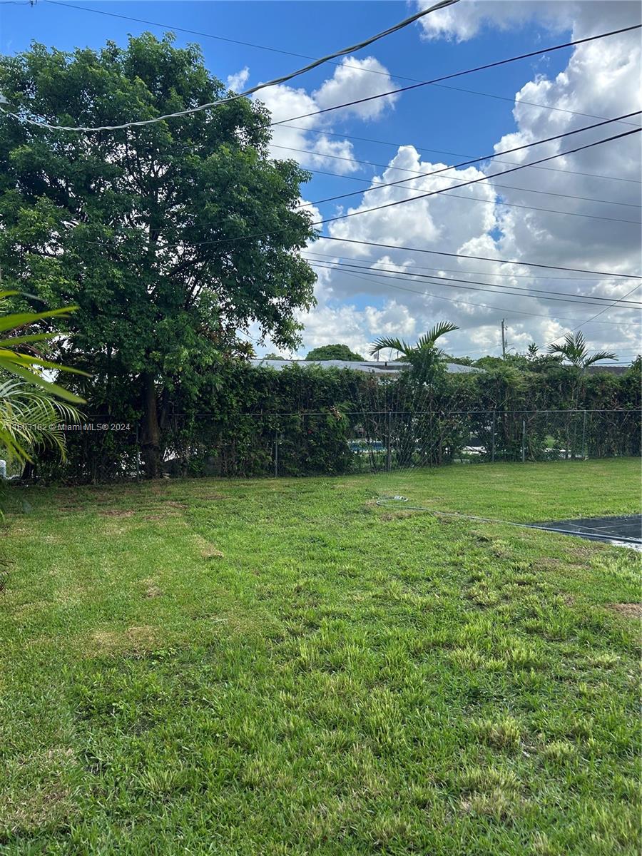 Westchester Miami, FL 33165 - Photo 13 of 14 a view of yard with green space
