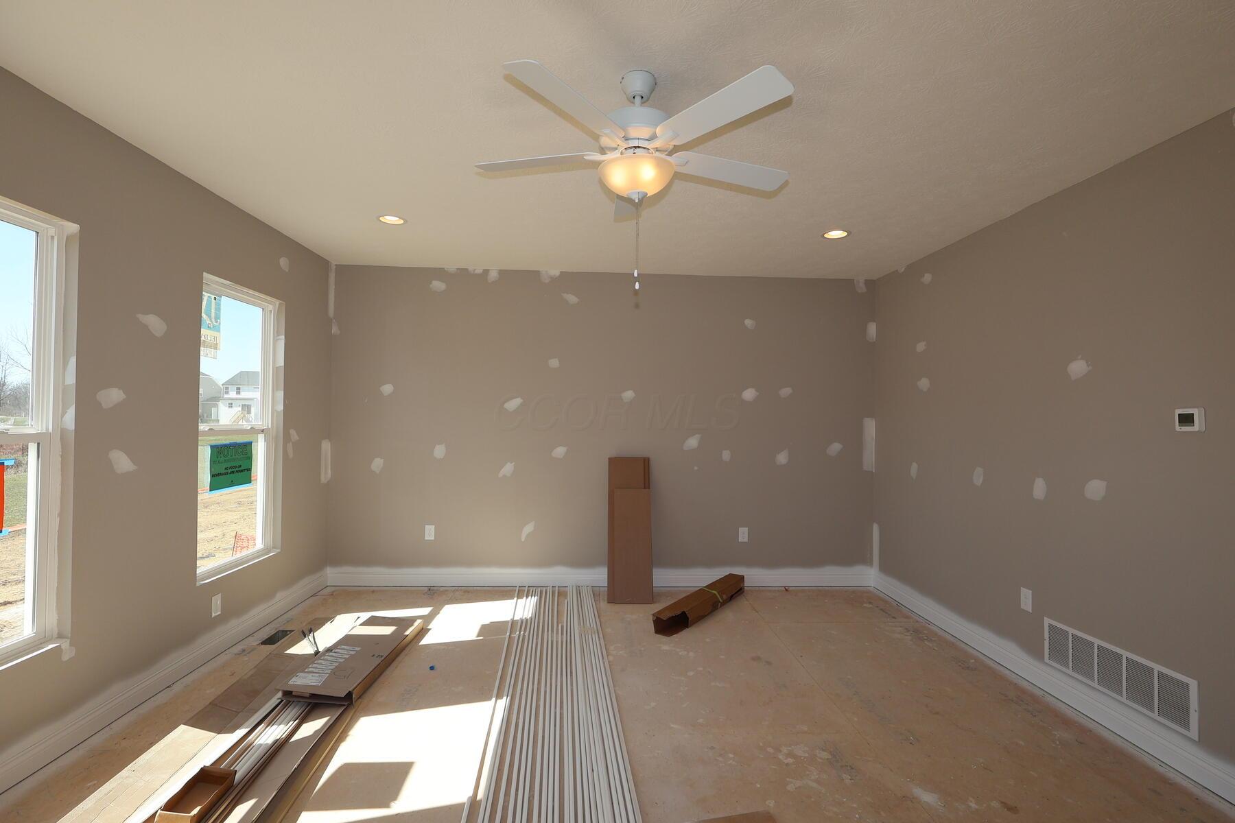 365 Cherry Hills Road Commercial Point, OH 43116 - Photo 5 of 20 Living Room